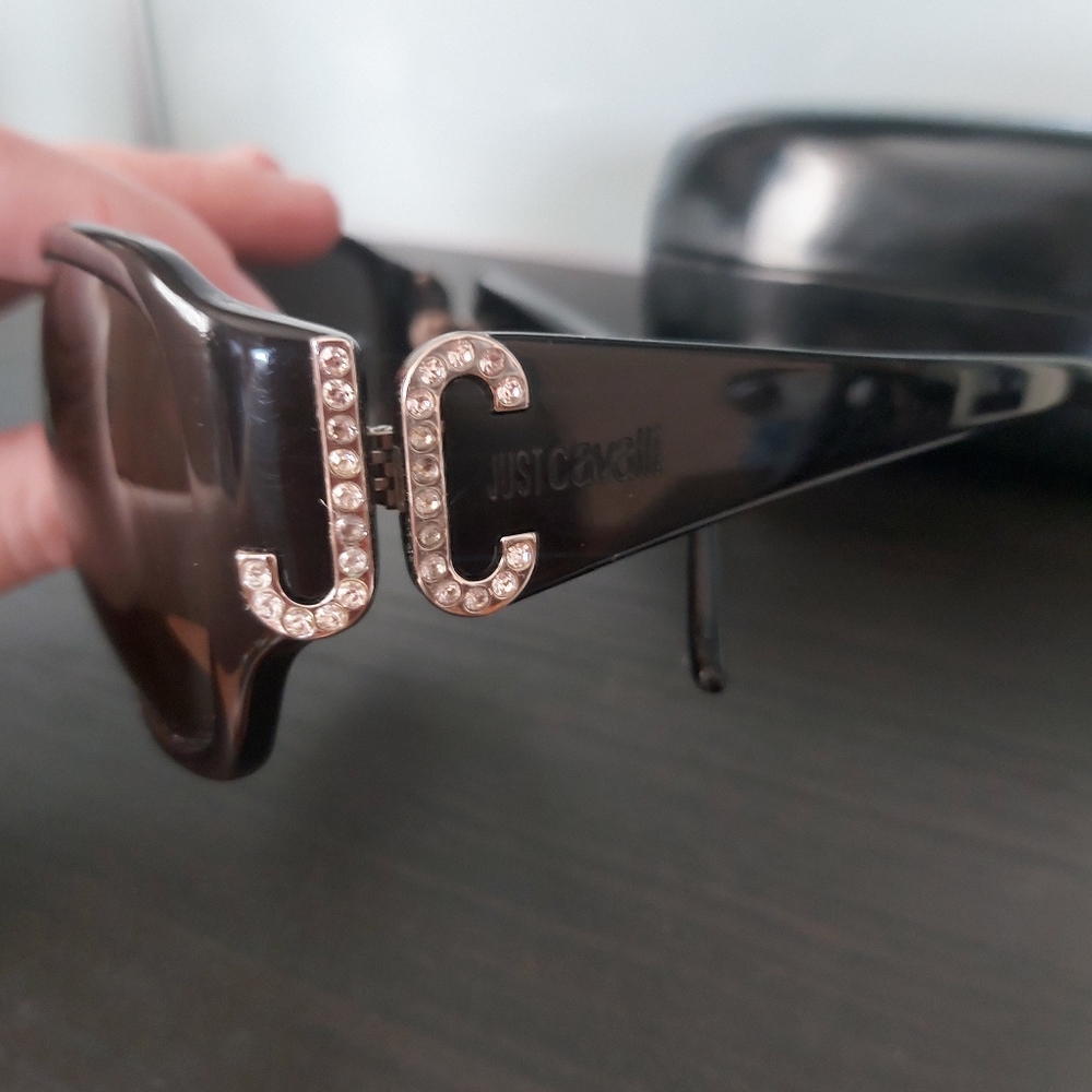Gorgeous women Just Cavalli sunglasses - Picture 2 of 9